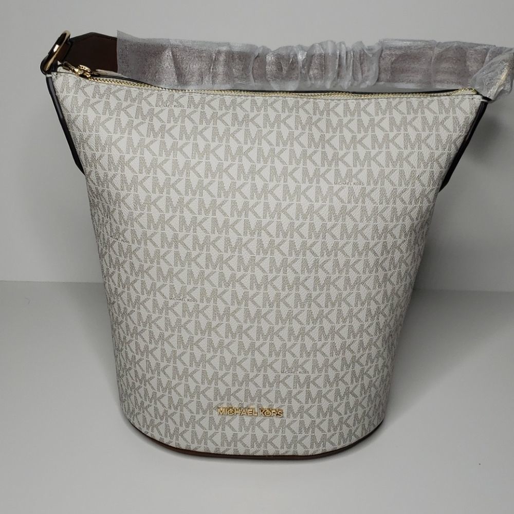 Michael Kors Brooke Medium Bucket messenger Bag